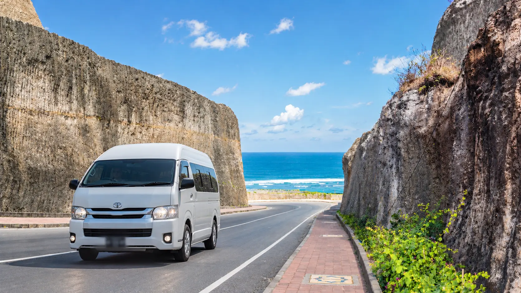 Perjalanan travel door to door MS Trip armada terawat